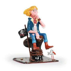 La figurine de 9 cm est en métal polychrome.
Tirage de 50 exemplaires + 30 HC.
Livrée dans une boîte en simili cuir.