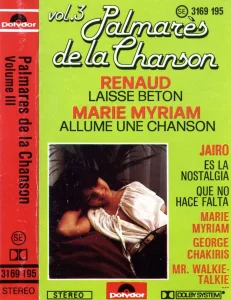 La jaquette de couleur différente.