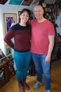 Avec Cerise, l'amoureuse à l'idole.