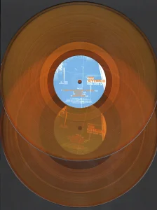 Les deux vinyles jaunes.