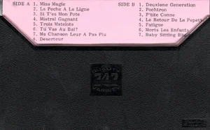 Le logo 747 est gravé en petit et en noir sur le boîtier.