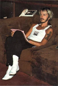 "Renaud",
Éditions "Humour à la carte",
ST-202.