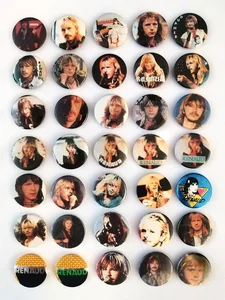 Dans cette catégorie, je n'ai repris que les badges portant l'usure du temps : 
oxydation, rouille, griffes.