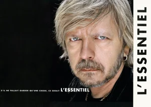 2004,
"L'essentiel",
campagne publicitaire pour la série des CDs "L'essentiel" de différents artistes 
en livret s'ouvrant sur la largeur de 12 pages,
en papier cartonné,
je l'ai référencé car c'est Renaud qui fait la couverture.