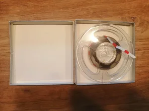 La bande magnétique.