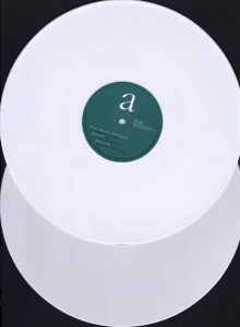 Les 2 vinyles blancs.