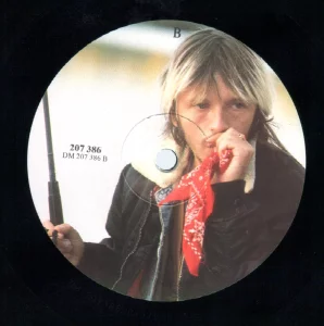 2 versions différentes : 
Ici le recto avec B au-dessus et B sous la référence à gauche.